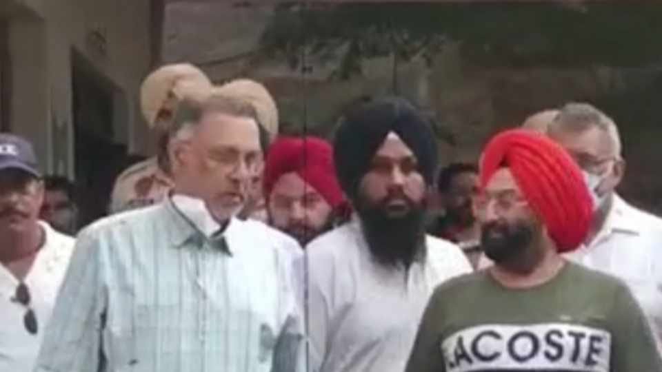Punjab Health Minister Reached Government Hospital on Holiday