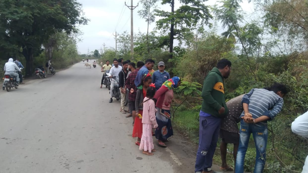 chhattisgarh young man dead body found in roadside bushes in korba