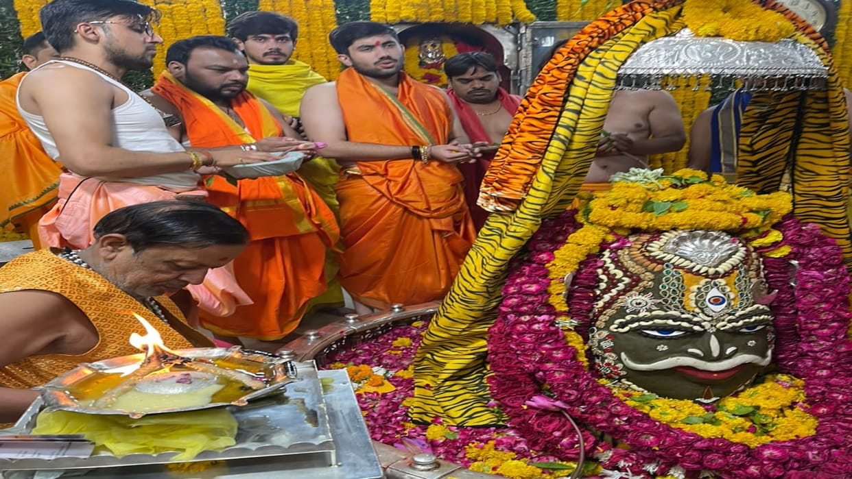 Ujjain Mahakal Khatu Shyam Bhajan singer Kanhaiya Mittal visited Baba Mahakal