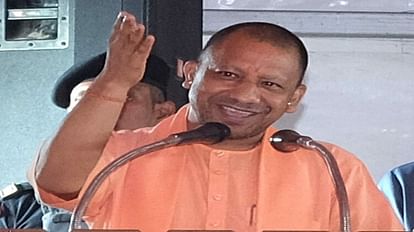 CM yogi held public meeting in favor of candidates for post of Mayor and Councilor of BJP