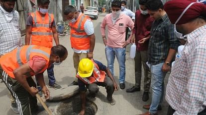 Municipal Corporation cleaned spot after the gas leakage in Ludhiana