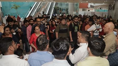 Operation Kaveri: ऑपरेशन कावेरी के तहत 328 भारतीय नई दिल्ली और 231 अहमदाबाद पहुंचे; अब तक 3000 लोगों की वापसी Operation Kaveri: Gujarat Minister of State for Home Harsh Sanghavi welcomes indian who returns from Sudan