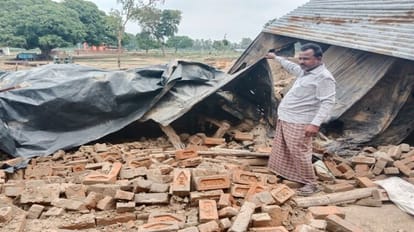 Old man died due to house wall collapse while rain in budaun