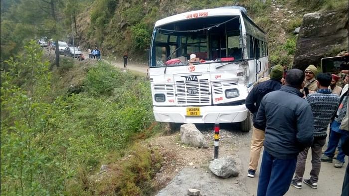 Chardham Yatra 2023 Rajasthan Pilgrims Bus Accident hangs in ditch on Yamunotri Highway