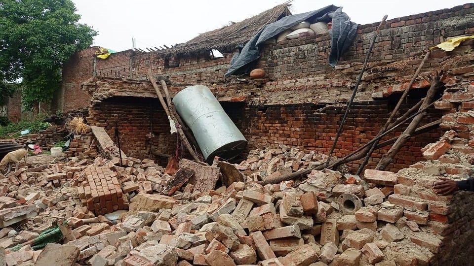 havoc of the rain linter of the house fell in Kasganj woman died due to drowning