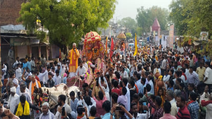 Kalash Yatra was taken out on first day of Shri Rudra Mahayagya being organized in Agra