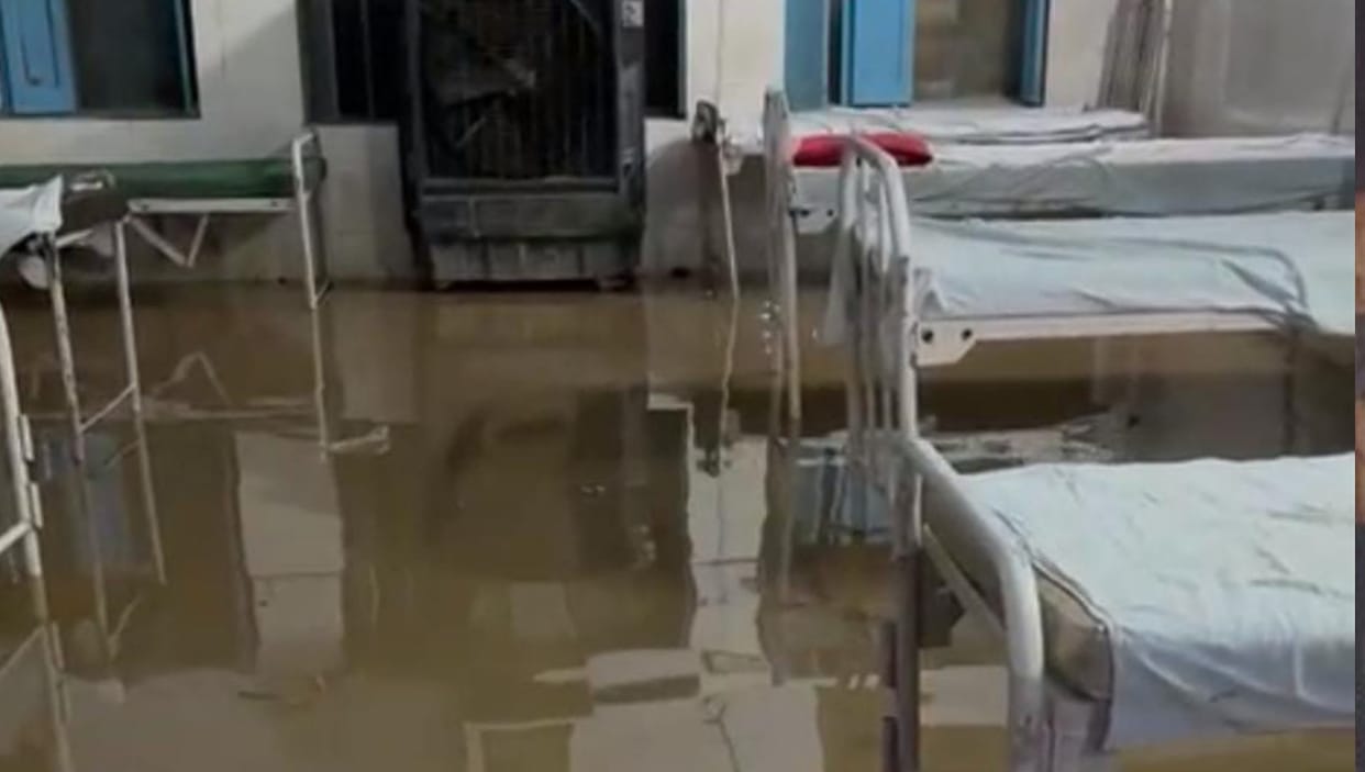 water filled in Barmer hospital patients troubled by mosquitoes and flies