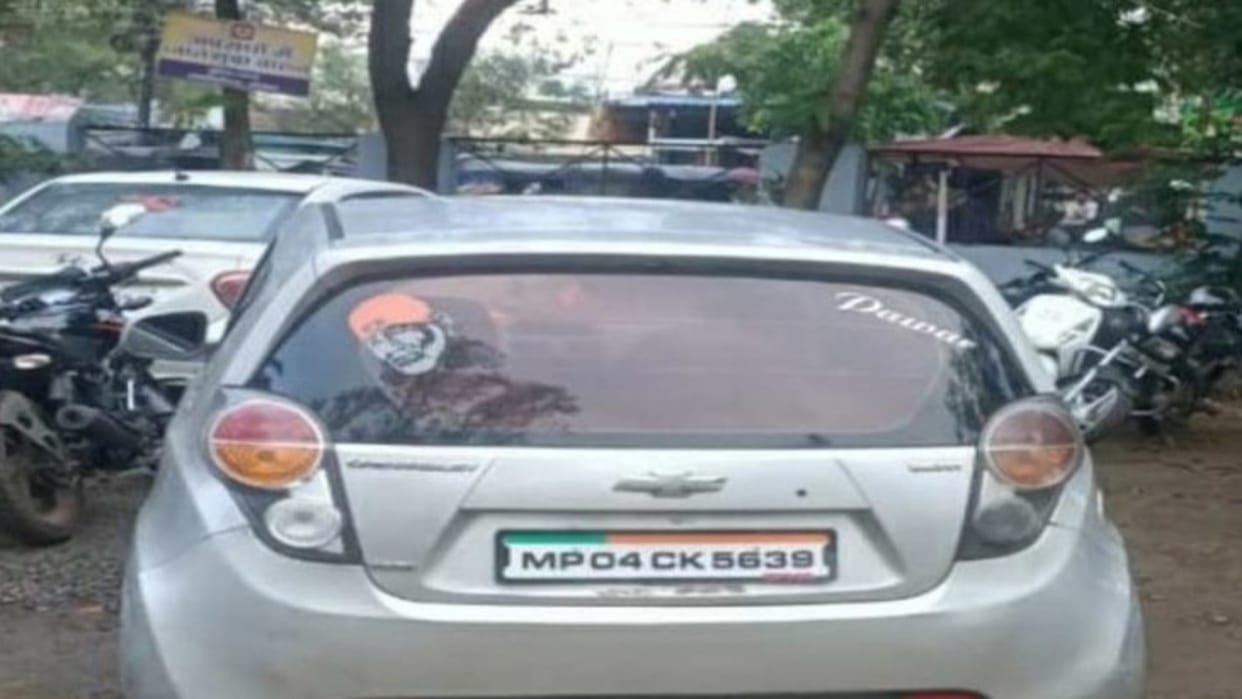 Bhopal News Car seized for not giving way to ambulance Rs 10,000 fine
