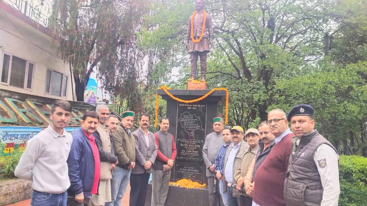 Dr. ys Parmar's statue installed at all the district headquarters of the state, the forum raised the demand
