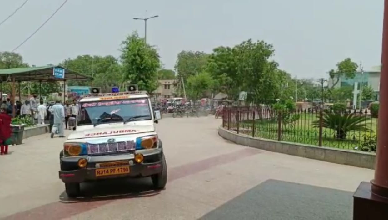 20 people injured due to tempo tire burst in Churu, doctors referred 10 persons of Road Accident