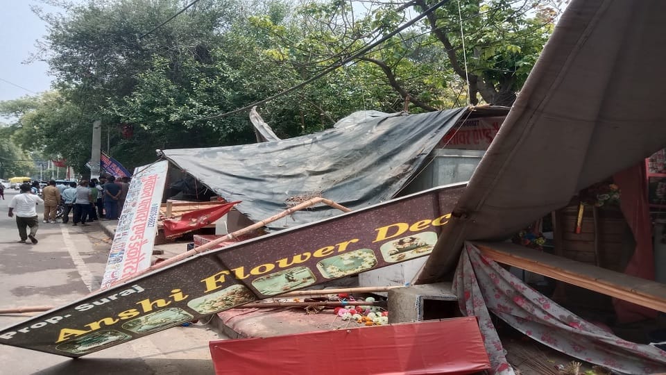 flower vendors encroached on footpath In Hisar