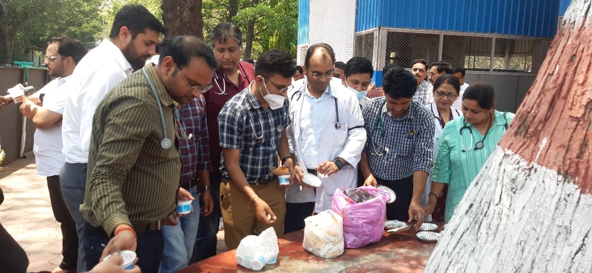MP News: Second day of government doctors' agitation, strike begins, work completely stopped from tomorrow