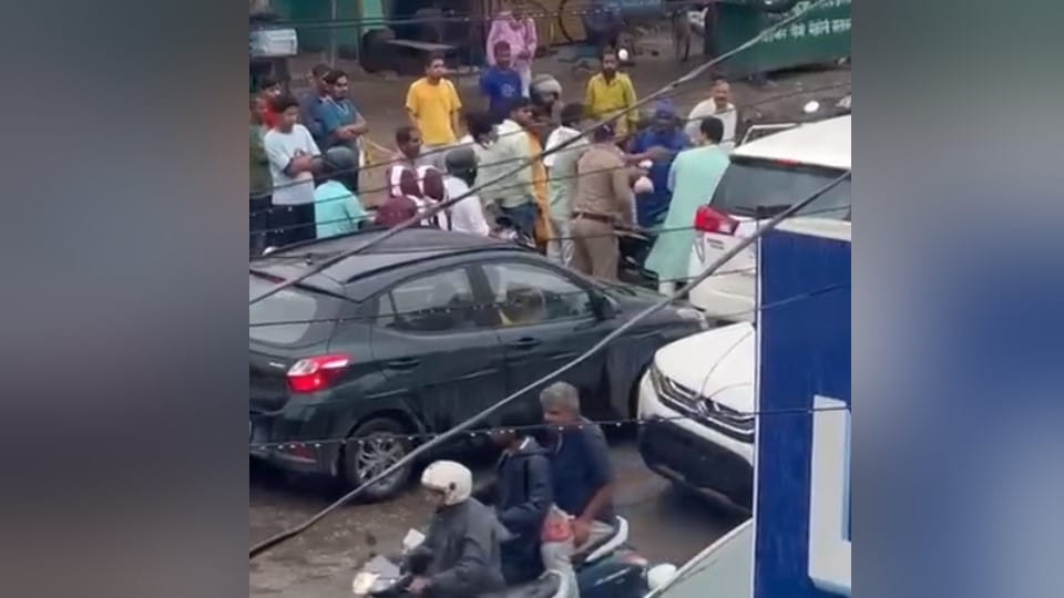 Cabinet minister Premchand Agarwal was attacked and fight by youth in Rishikesh images viral