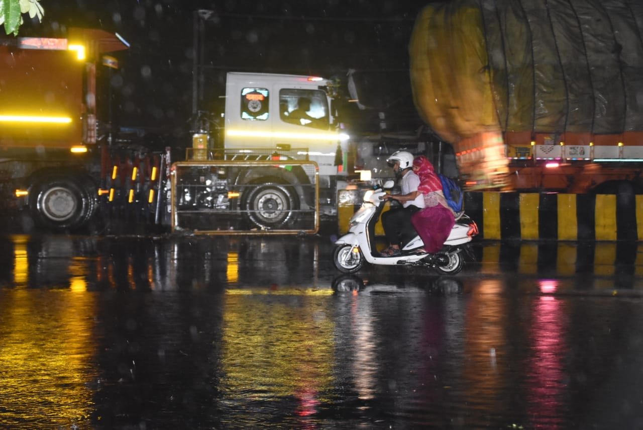 Weather like mountains in Kanpur, it started raining as soon as the mercury reached 40, winds blowing at a spe