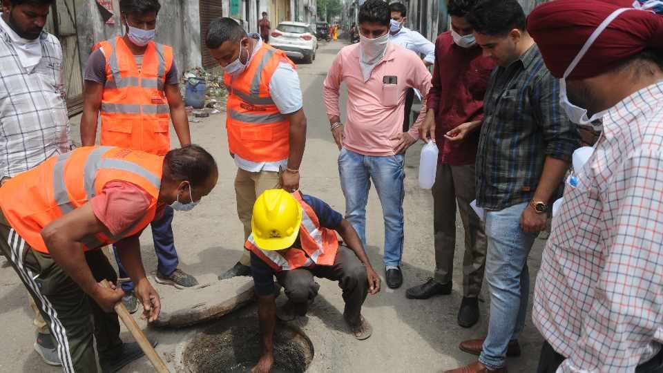 Municipal Corporation cleaned spot after the gas leakage in Ludhiana