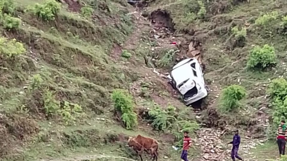 Nainital Accident News car fell into a ditch returning from an engagement one dead Many Injured