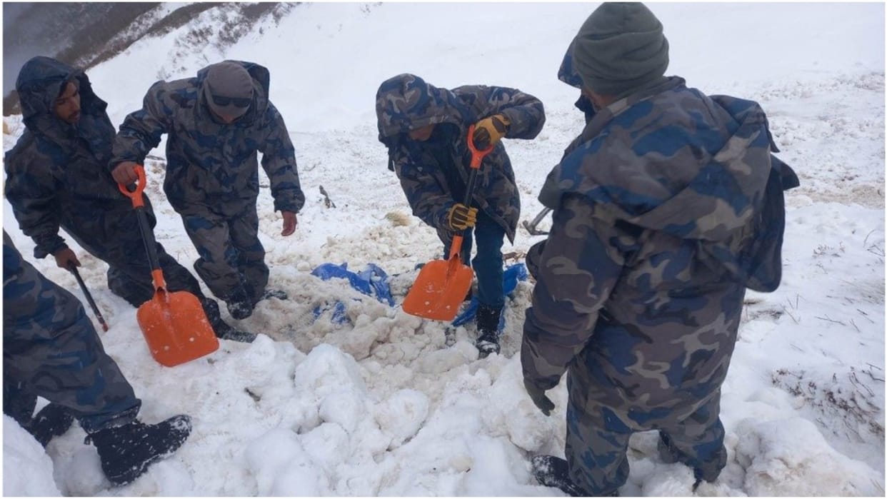 Jammu Kashmir: Danger of avalanche increases as weather clears after snowfall in higher areas,