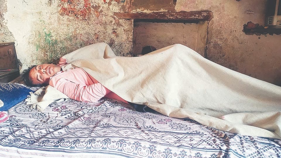 Rohtak: Waiting for government ointment on wound of reservation and wife feeding six people by working