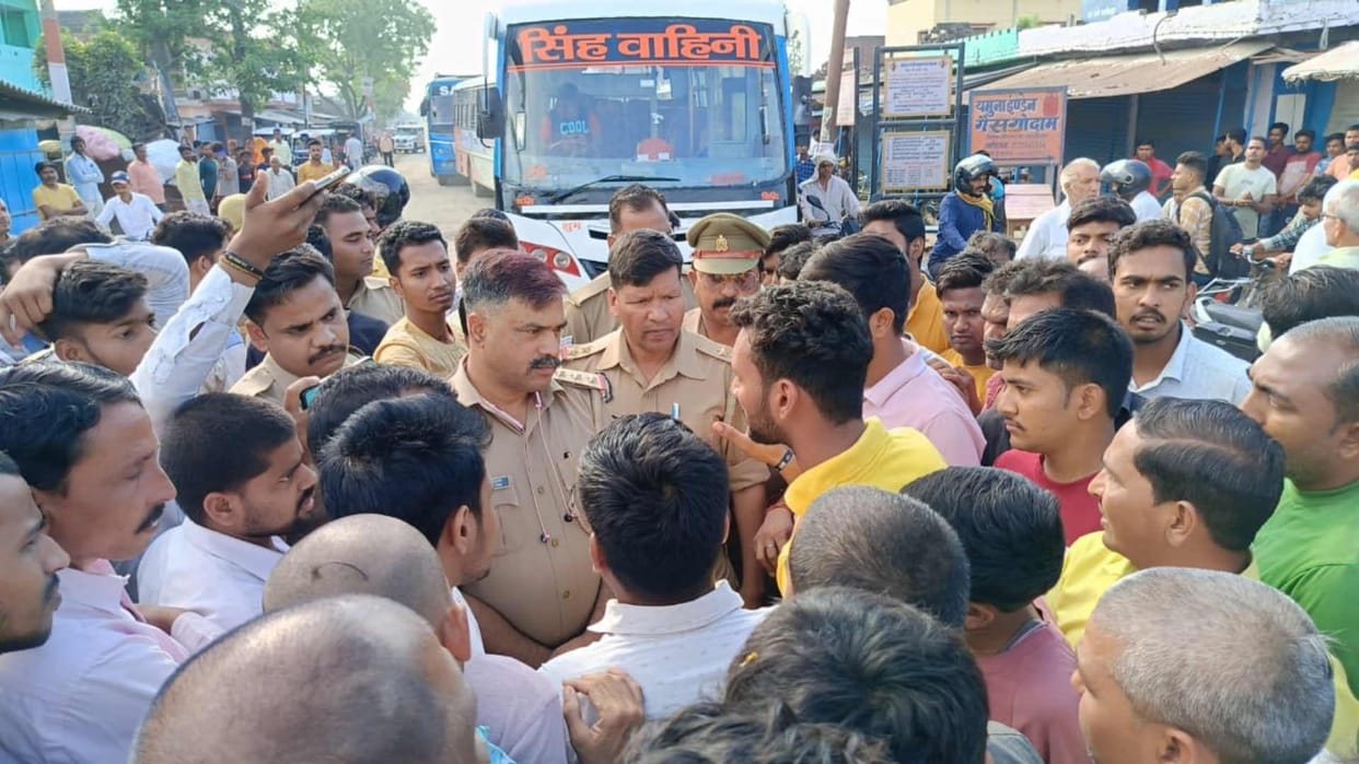 Trader old father dies angry villagers block Ramjanki Marg