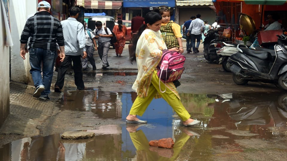 Mercury dropped in May due to rain in Jammu and Kashmir, chopper service affected in Katra