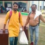 मतदान केद्रों के लिए रवाना होती पोलिंग पार्टियां