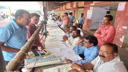 Polling parties have left for booth site for civic elections in Agra