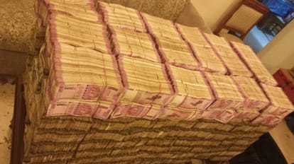 CBI: वाप्कोस के पूर्व सीएमडी राजिंदर कुमार गुप्ता व उनके बेटे गिरफ्तार, आय से अधिक संपत्ति मामले में एक्शन CBI arrests WAPCOS former CMD Rajinder Gupta, son in disproportionate asset case