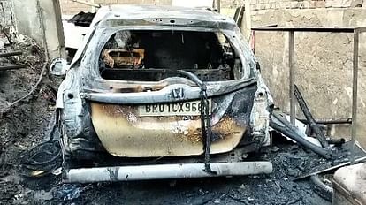 Bihar : पटना सिटी में गैरेज में लगी आग, 20 गाड़ियां जलीं; मोबाइल टावर की चिंगारी से भीषण अगलगी बिहार: पटना सिटी के गैराज में लगी आग, कई वाहन जले; मोबाइल टावर की चिंगारी से लगी भीषण आग