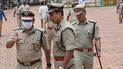 Karnataka: लड़की से बात करने पर दक्षिणपंथी कार्यकर्ताओं ने छात्र को लाठी से पीटा, जांच में जुटी पुलिस Karnataka: Right-wing activists thrash student with sticks and wires for talking to girl