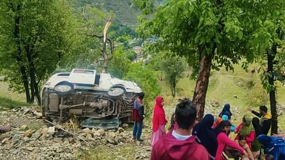 Poonch Accident: पुंछ के मंडी में खाई में गिरा वाहन, एक की मौत, चार अन्य घायल Poonch accident: vehicle fell into gorge one Dead and four Others Injured