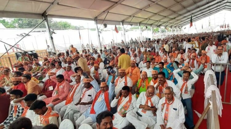 CM Yogi's shout from the stage of Azamgarh: Attack on the opposition, said- People gave pistols to the youth,