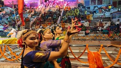 गंगा पुष्कर कुंभ: 12 दिन में 11 लाख से अधिक श्रद्धालुओं ने किया अनुष्ठान, गंगा स्नान और आरती के साथ समापन Ganga Pushkar Kumbh Over 11 lakh devotees performed rituals in 12 days in varanasi