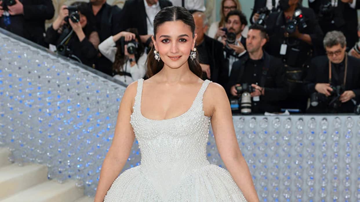 Met Gala 2023 Alia Bhatt Called As Aishwarya Rai Bachchan By New York Paparazzi Video Viral