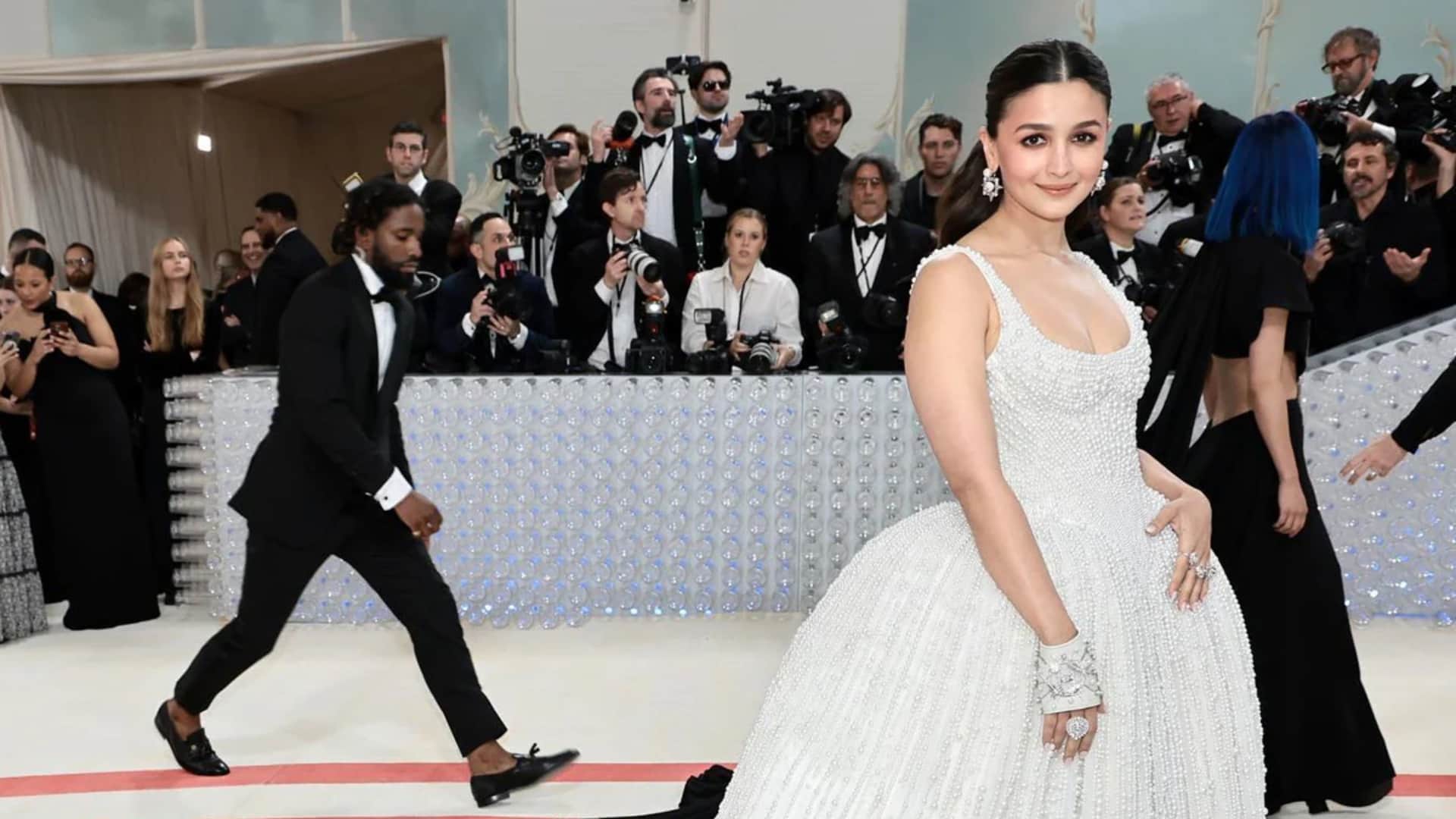 Met Gala 2023 Alia Bhatt Called As Aishwarya Rai Bachchan By New York Paparazzi Video Viral