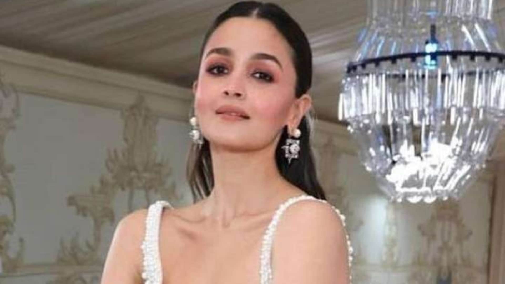 Met Gala 2023 Alia Bhatt Called As Aishwarya Rai Bachchan By New York Paparazzi Video Viral