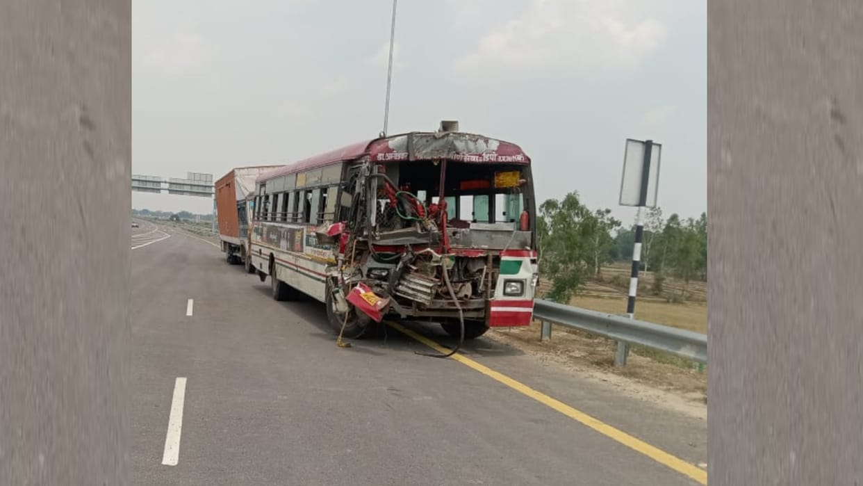 29 injured and one died in an accident in Subeha thana in Barabanki.