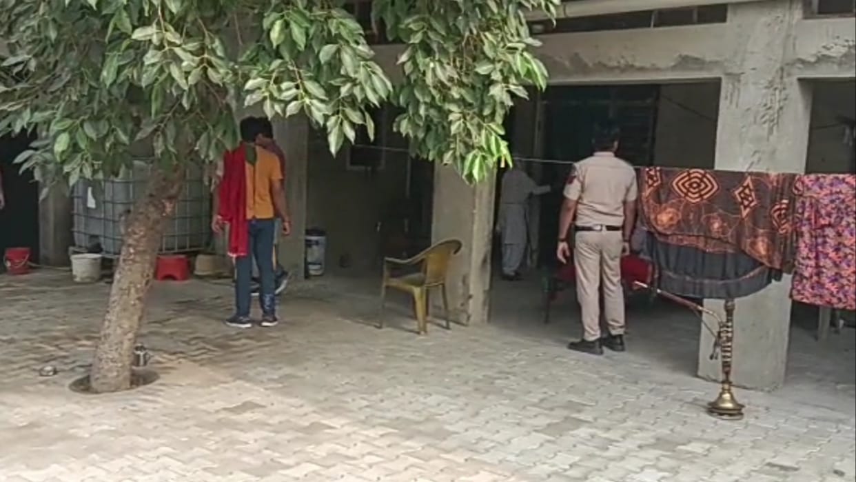 Delhi-Haryana Police raids at the house of Rohit henchman of gangster   Nandu