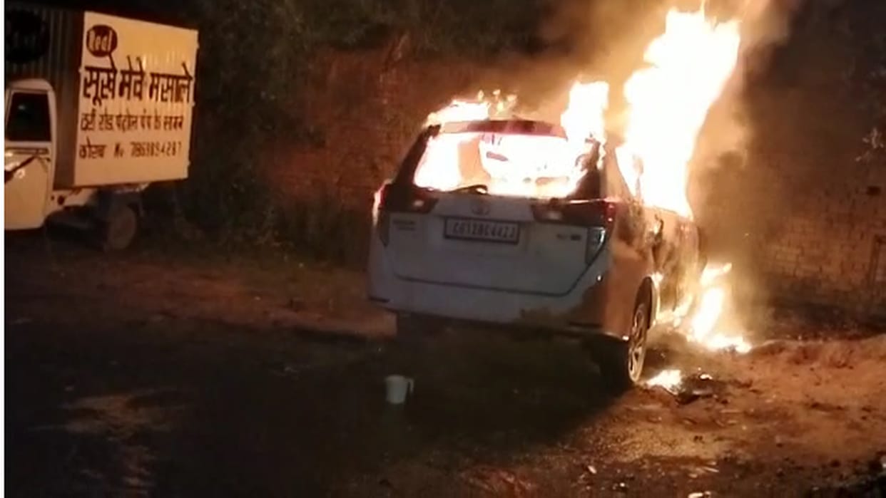 miscreants set fire to property dealer car parked outside house in korba