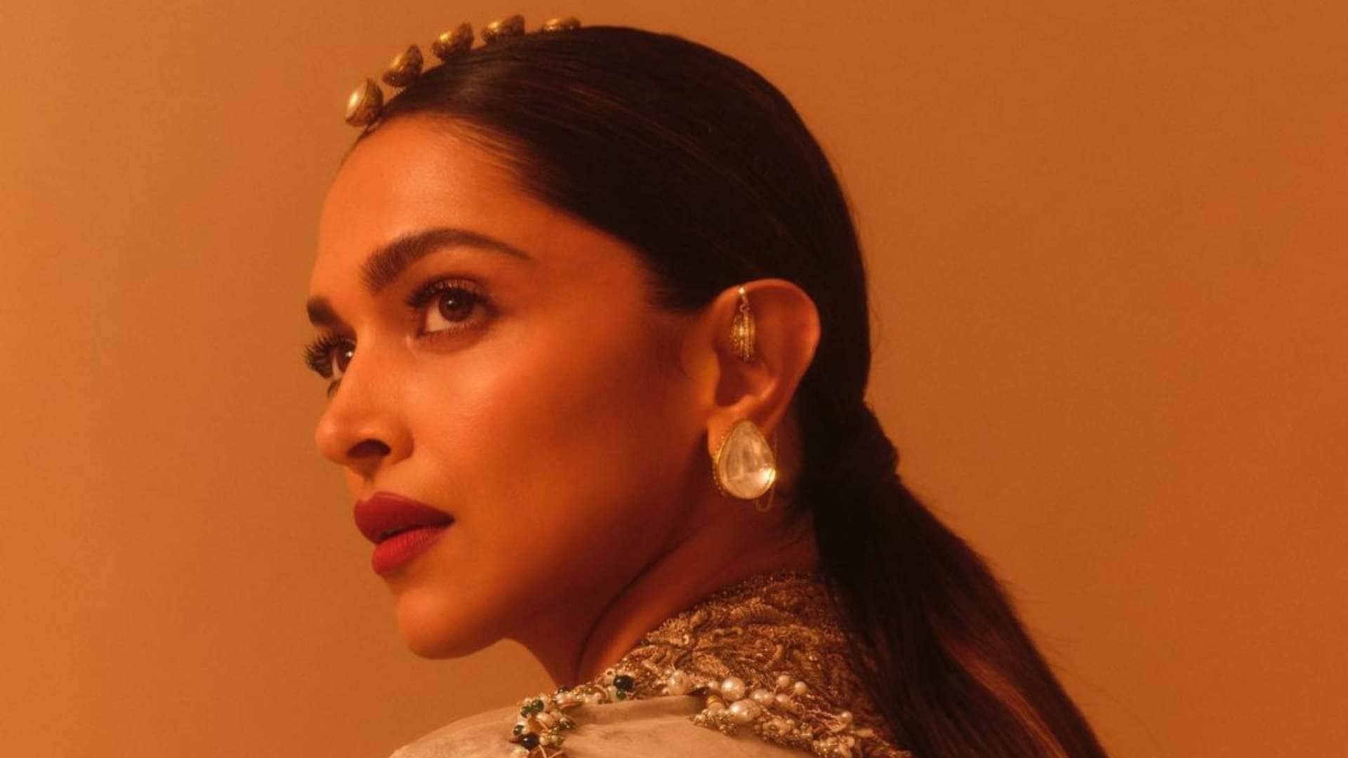 Deepika Padukone Allegedly Following alia bhatt hater on twitter Here The Truth