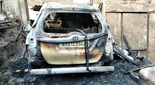 Bihar: Fire broke out in a garage in Patna City, Many vehicles burnt; Fierce fire due to spark of mobile tower