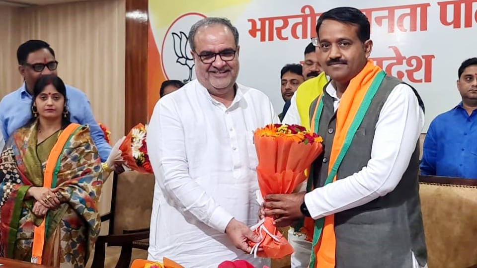 former minister Hemraj Verma joins BJP in Pilibhit