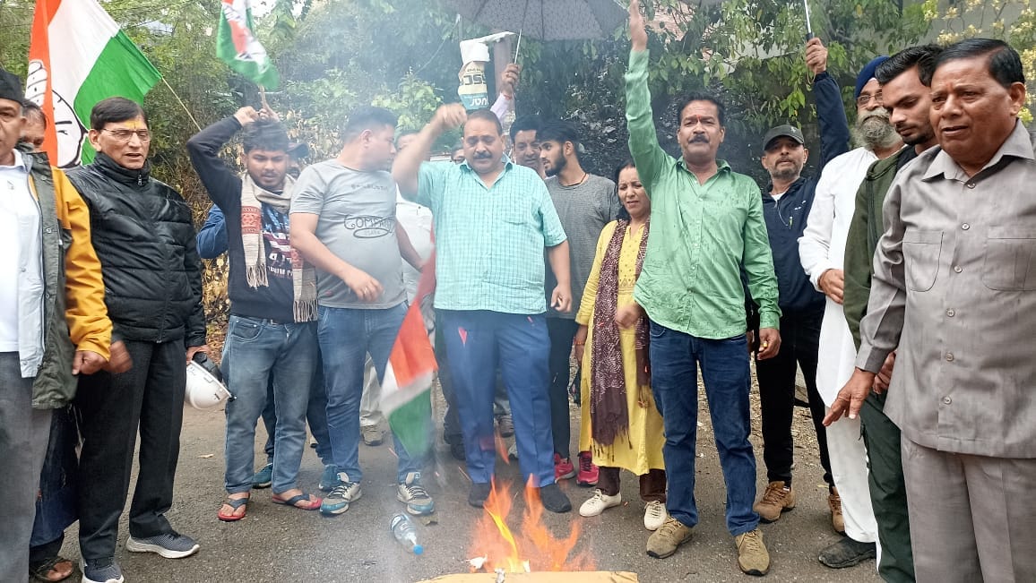 Uttarakhand Congress protest against Minister premchand aggarwal over dispute and fight with youth