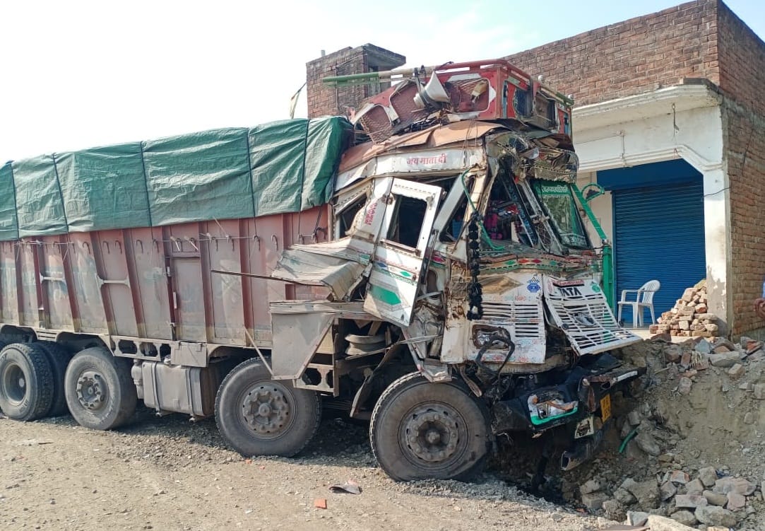 Fatehpur Accident, Face to face collision in dumper-container, driver-operator seriously injured