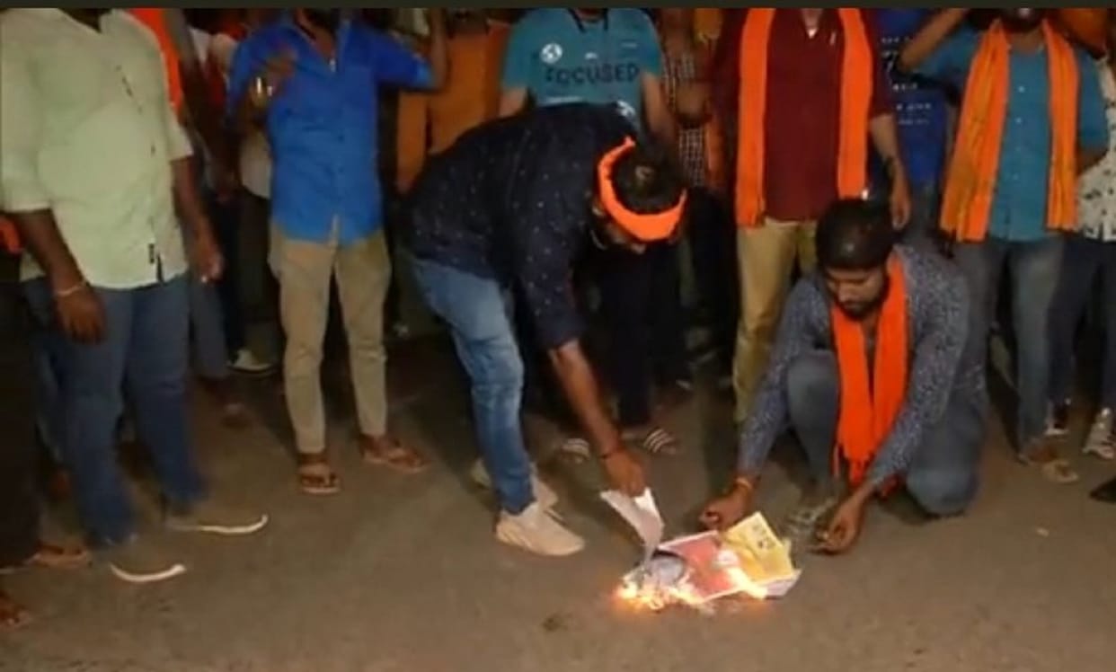Karnataka Election: ban on bajrang dal in congress manifesto could make loss for party, BJP making this issue