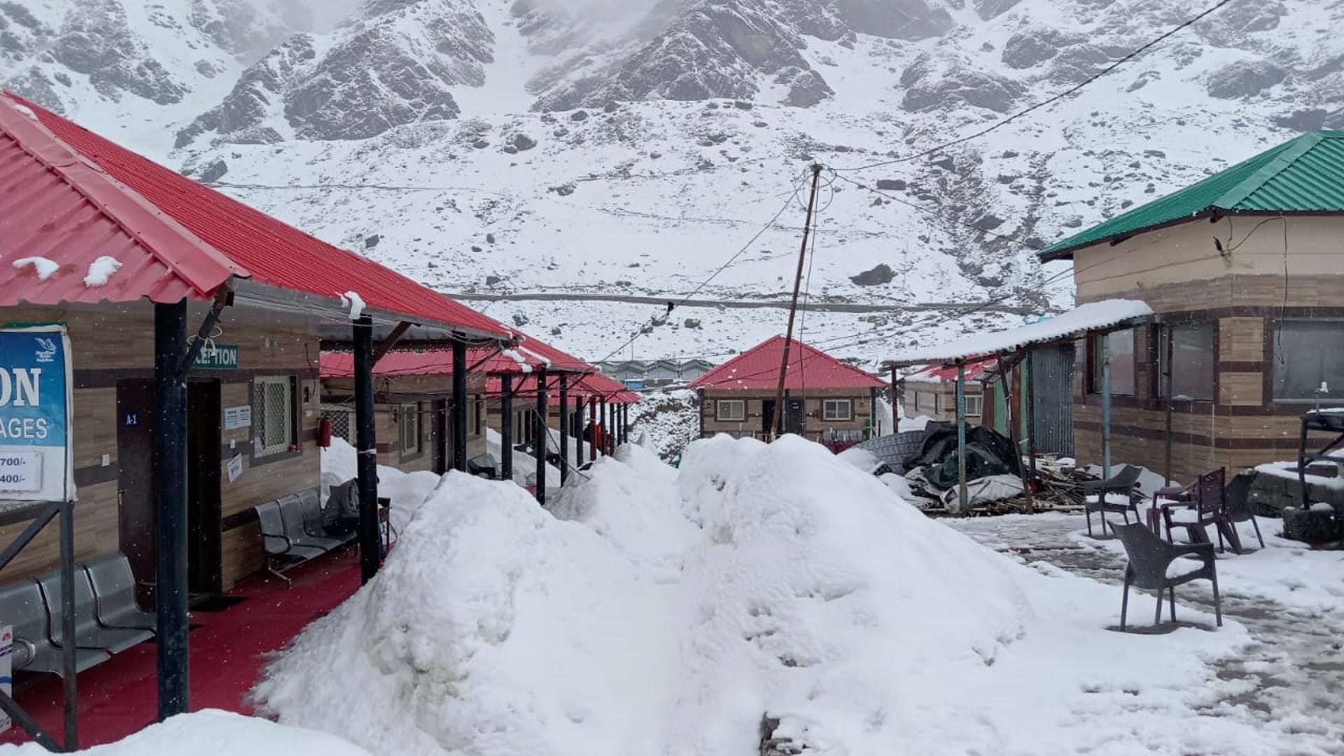 Uttarakhand Weather News Update Snowfall in kedarnath CharDham yatra 2023 Badrinath Watch Photos