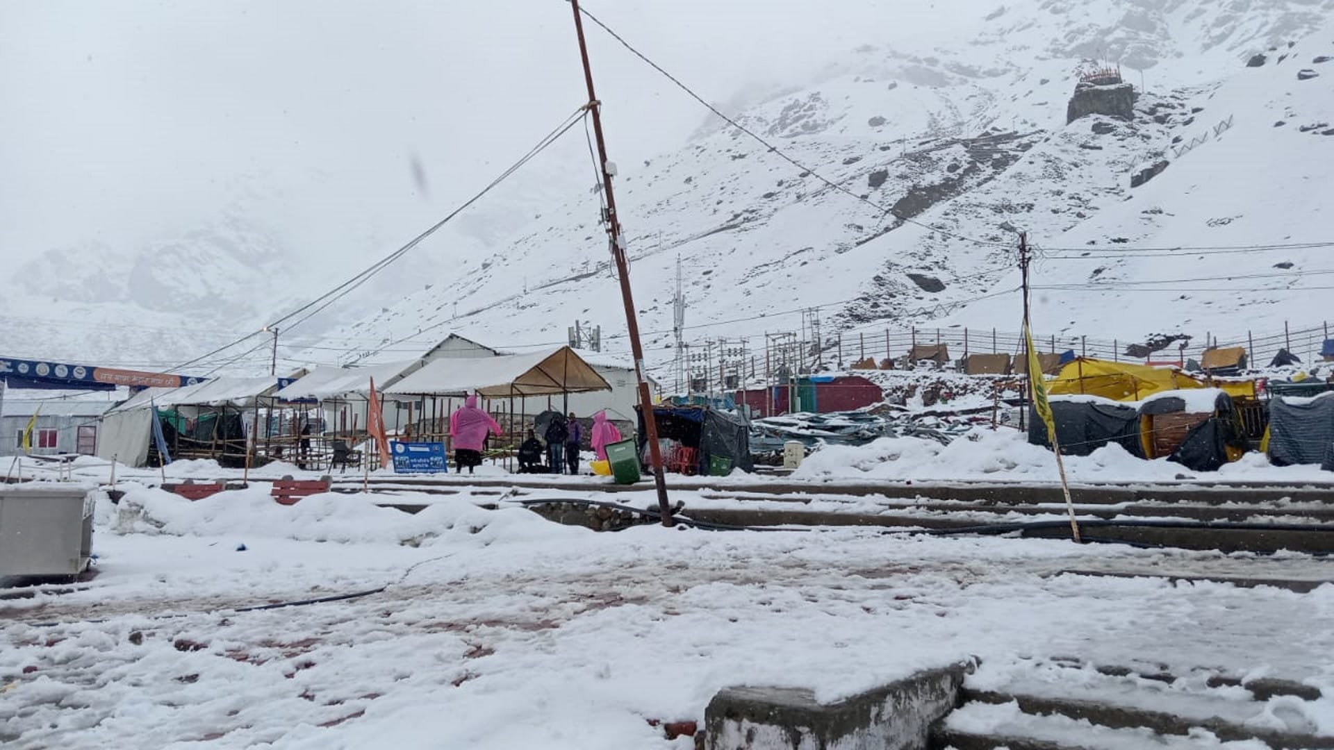 Uttarakhand Weather News Update Snowfall in kedarnath CharDham yatra 2023 Badrinath Watch Photos