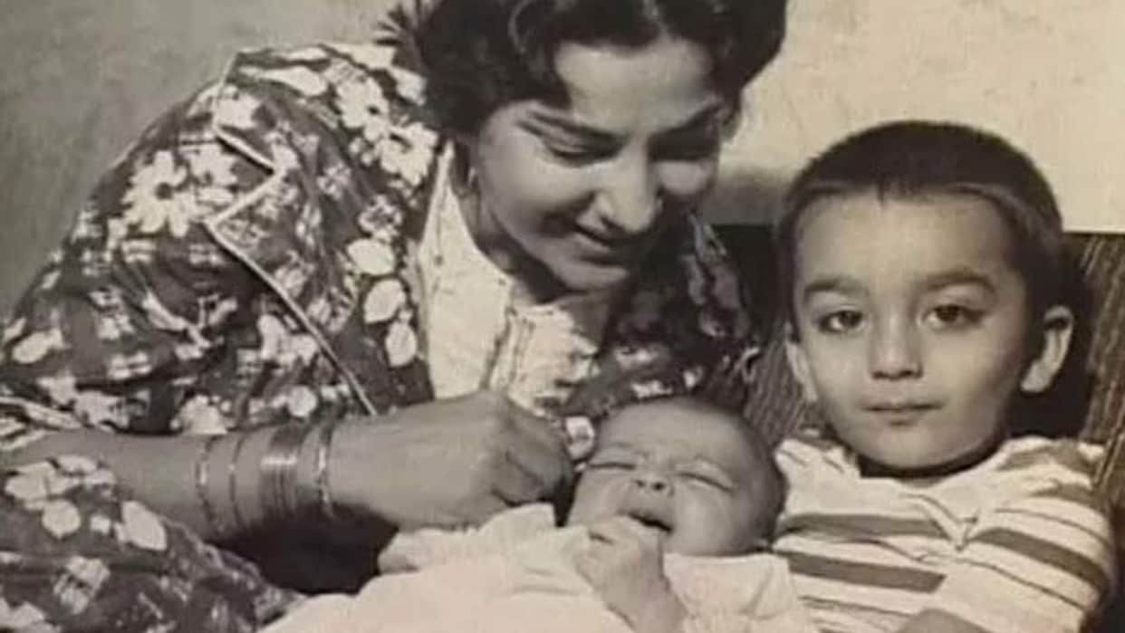 Nargis 42nd death anniversary Sanjay Dutt Priya remember mother with special post