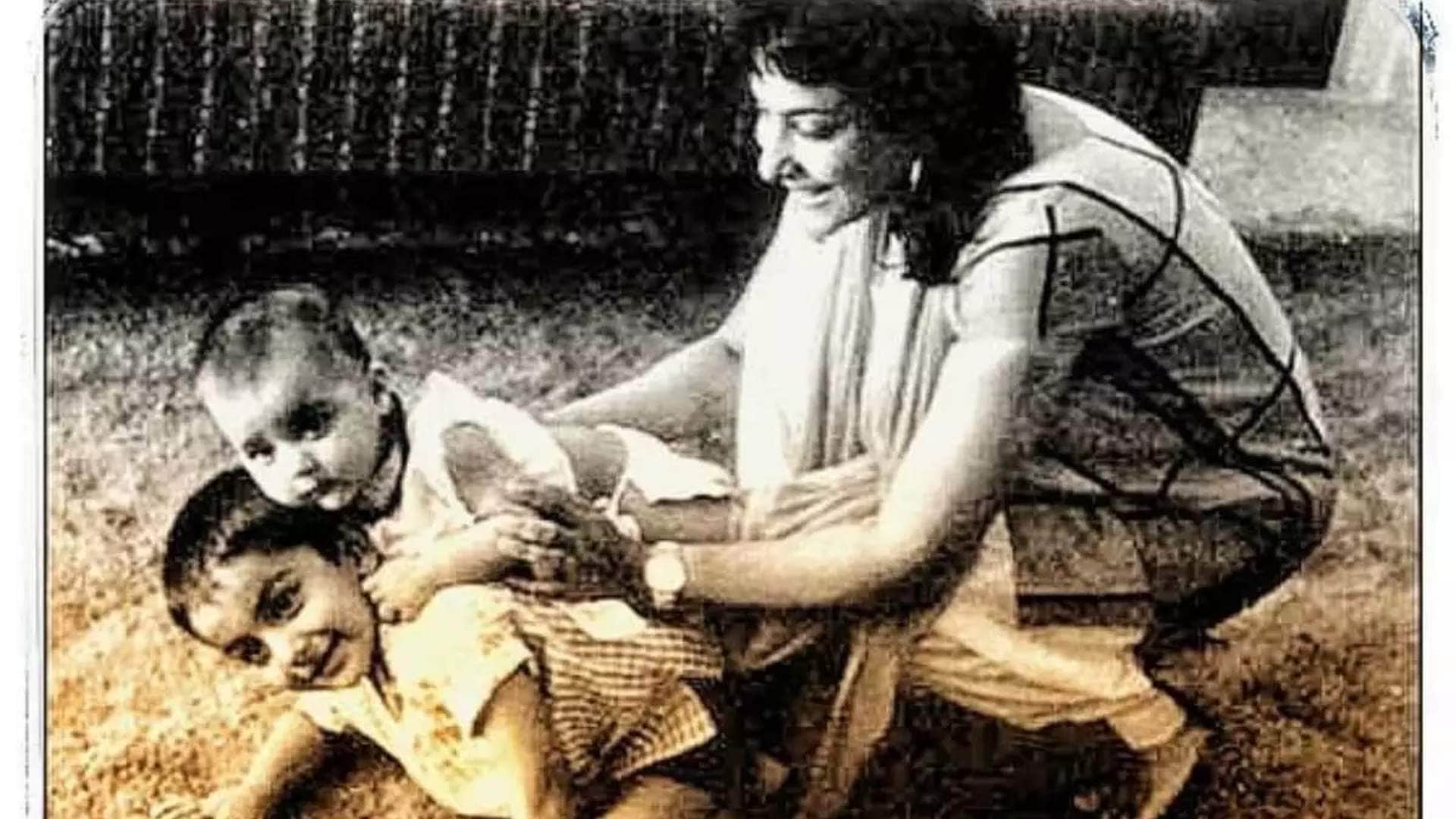 Nargis 42nd death anniversary Sanjay Dutt Priya remember mother with special post