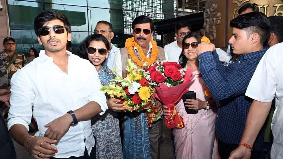 Dehradun News Bahubali Political leader Anand Mohan reached Dehradun for his son destination wedding Today