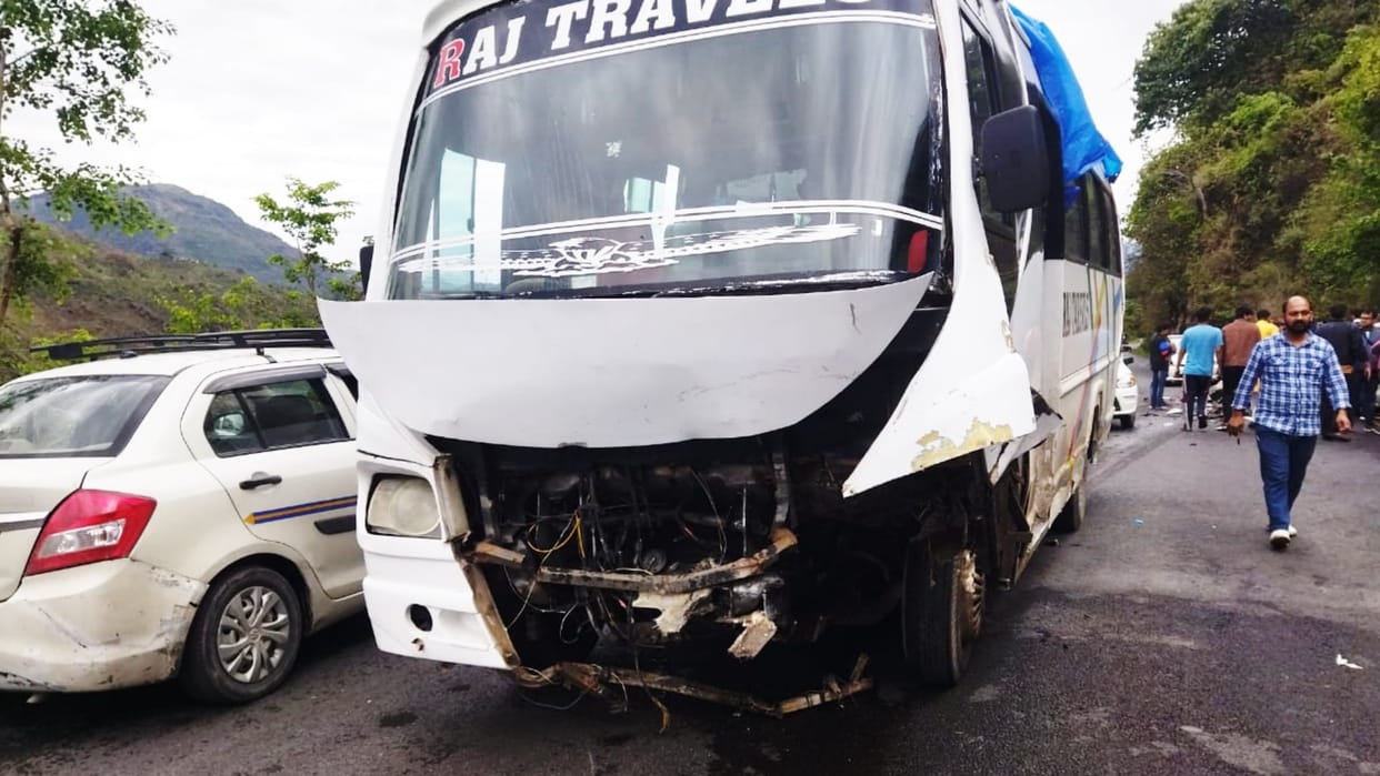 one killed bus car collision on dharamshala shimla national highway